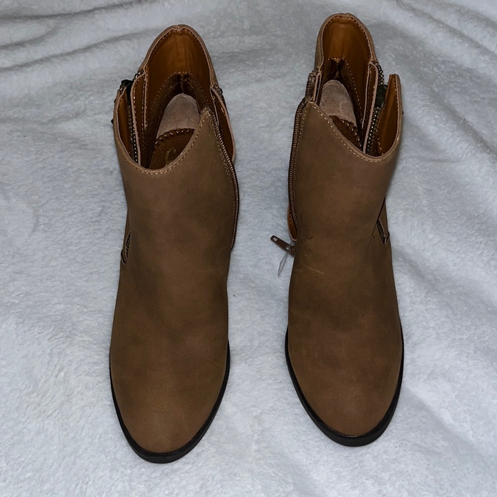 **NEW** American Rag Demetria Booties Brown - Picture 1 of 4
